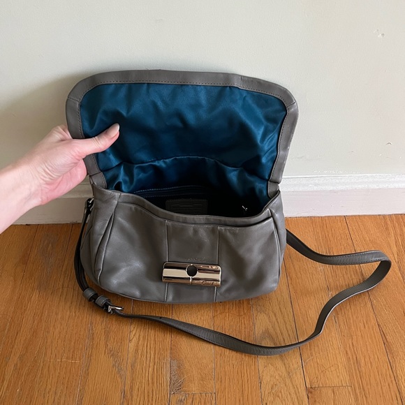 Gray Leather Coach Bag with decorative heart key ring - Picture 6 of 8